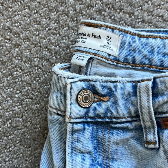 Abercrombie distressed Curve Love Jeans - Picture 3 of 6